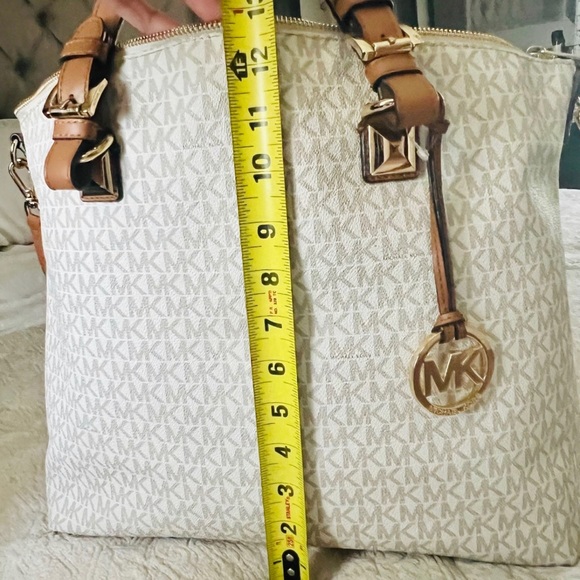 Michael Kors cream/brown signature handbag removal shoulder strap/babybag/travel - Picture 7 of 9